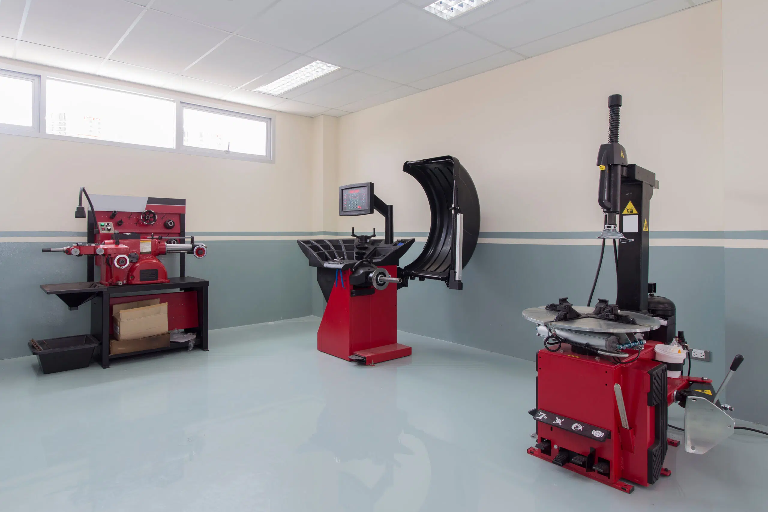 tyre fitting machine