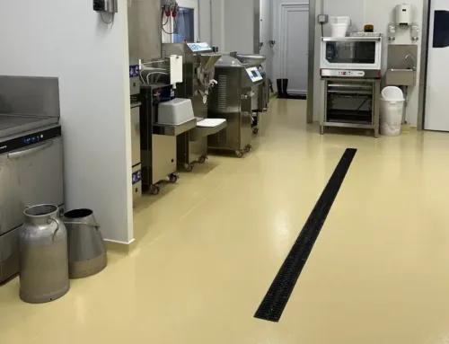 Réalisation d’un sol en résine époxy dans un laboratoire de transformation de glaces