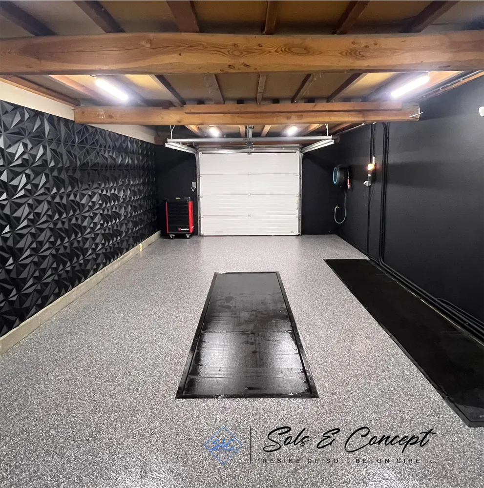 Réalisation d’un sol en résine époxy pailletée dans un garage