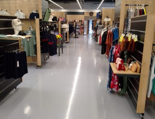 Réalisation d’un sol en résine époxy dans un magasin de vente d’articles de sport